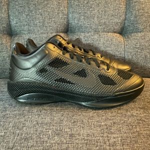 Nike zoom hyper fuse low triple black